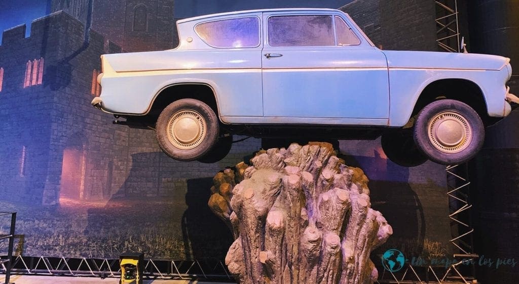 coche volador de los warner estudios