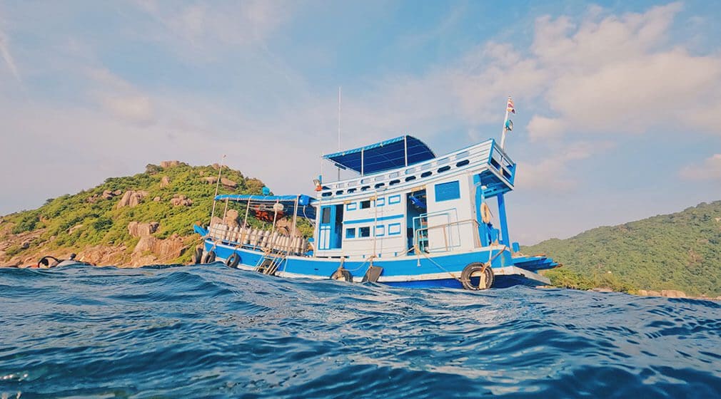barco escuela pura vida koh tao