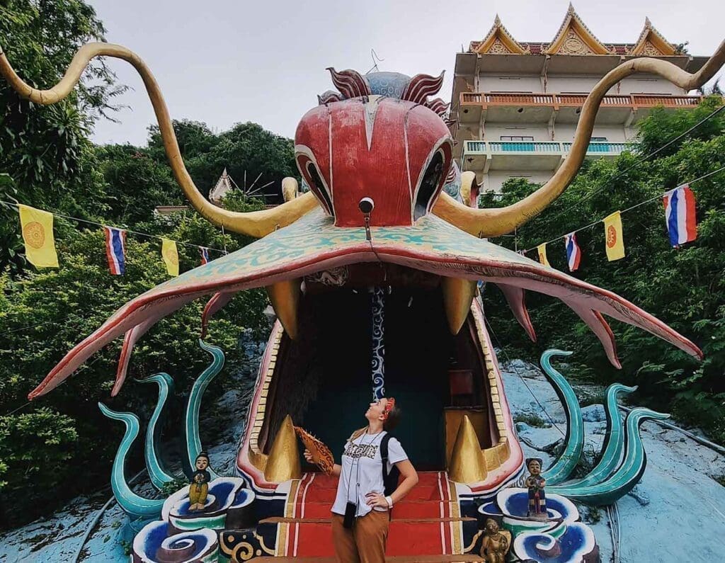 entrada dragon templo wat ban tham