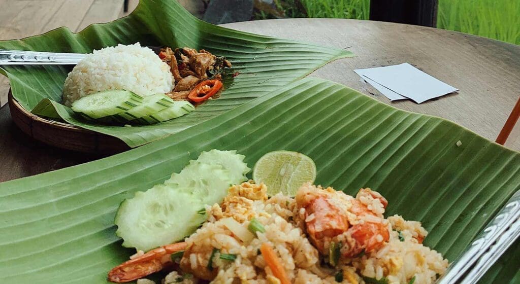 meena cafe kanchanaburi comida