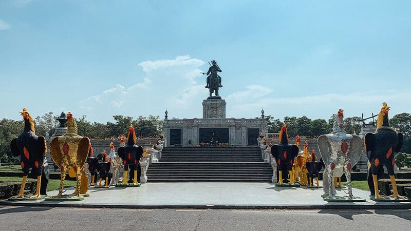 monumento rey naresuan ayutthaya