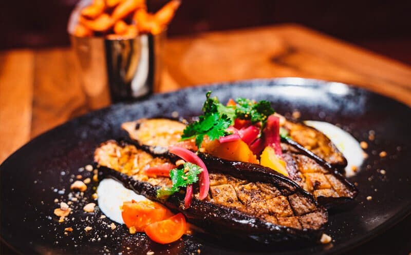 berenjenas tahini baltazar grill restaurante budapest