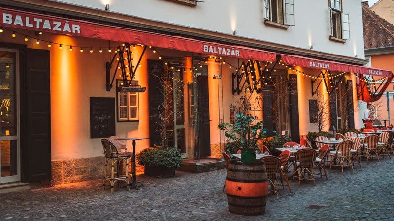 comer castillo buda baltazar grill