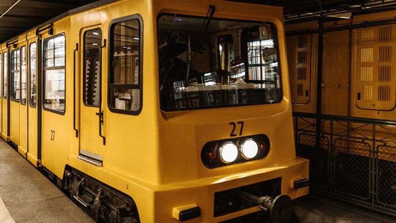 metro historico budapest llegar balneario