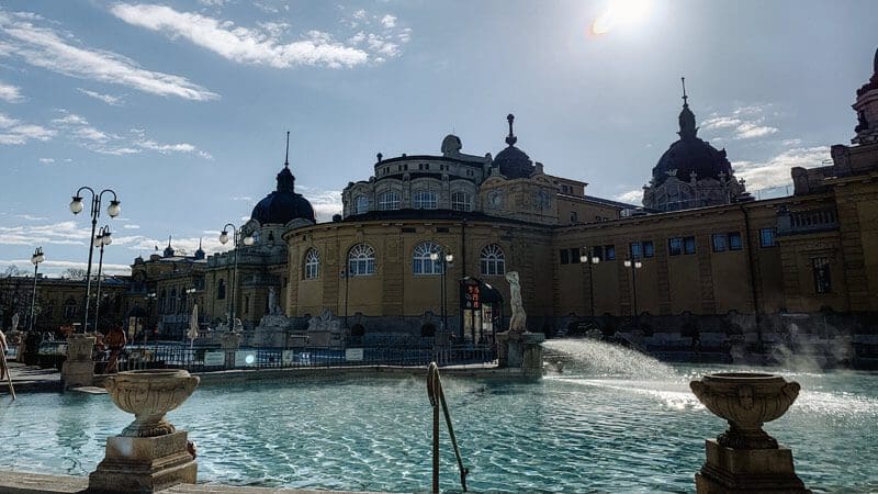 piscina aguas termales balneario szechenyi