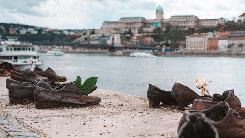 monumento zapatos danubio budapest