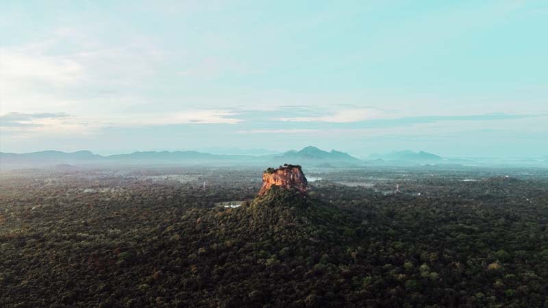 amanecer pidurangala rock sigiriya sri lanka