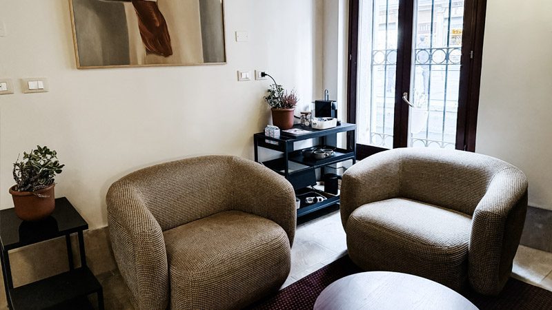 cama numa sala de espera stays venecia palazzo orseolo